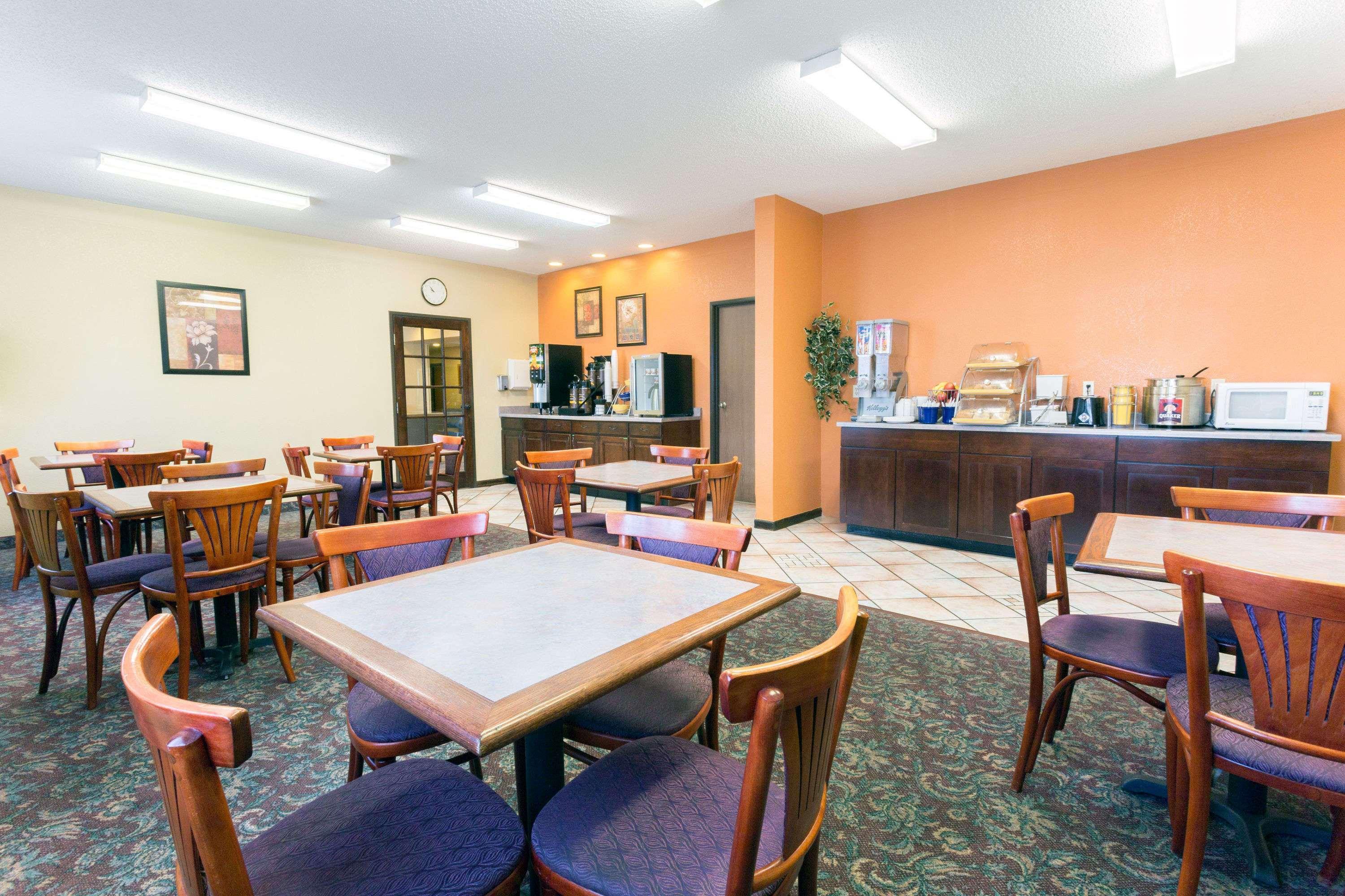 Days Inn By Wyndham Colorado Springs Airport Екстериор снимка